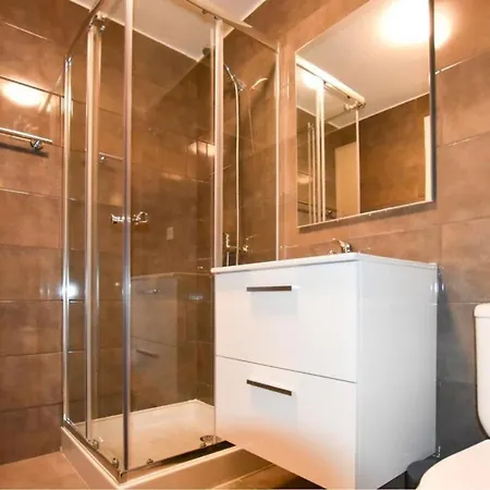 Sun- Wifi, Private Garden, Kitchen & Community Pool