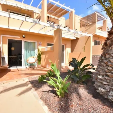 Sun- Wifi, Private Garden, Kitchen & Community Pool