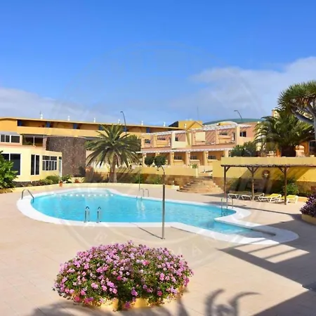 Sun- Wifi, Private Garden, Kitchen & Community Pool Appartamento *